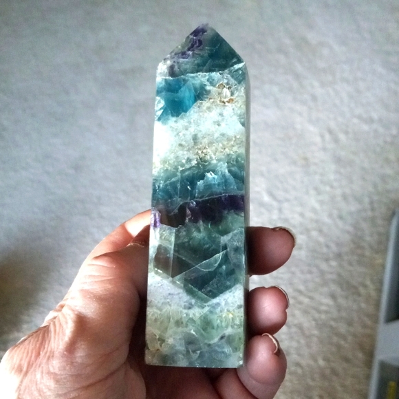 Beautiful Feather Fluorite with Druzy and Rainbows Crystal Tower. - Picture 2 of 13